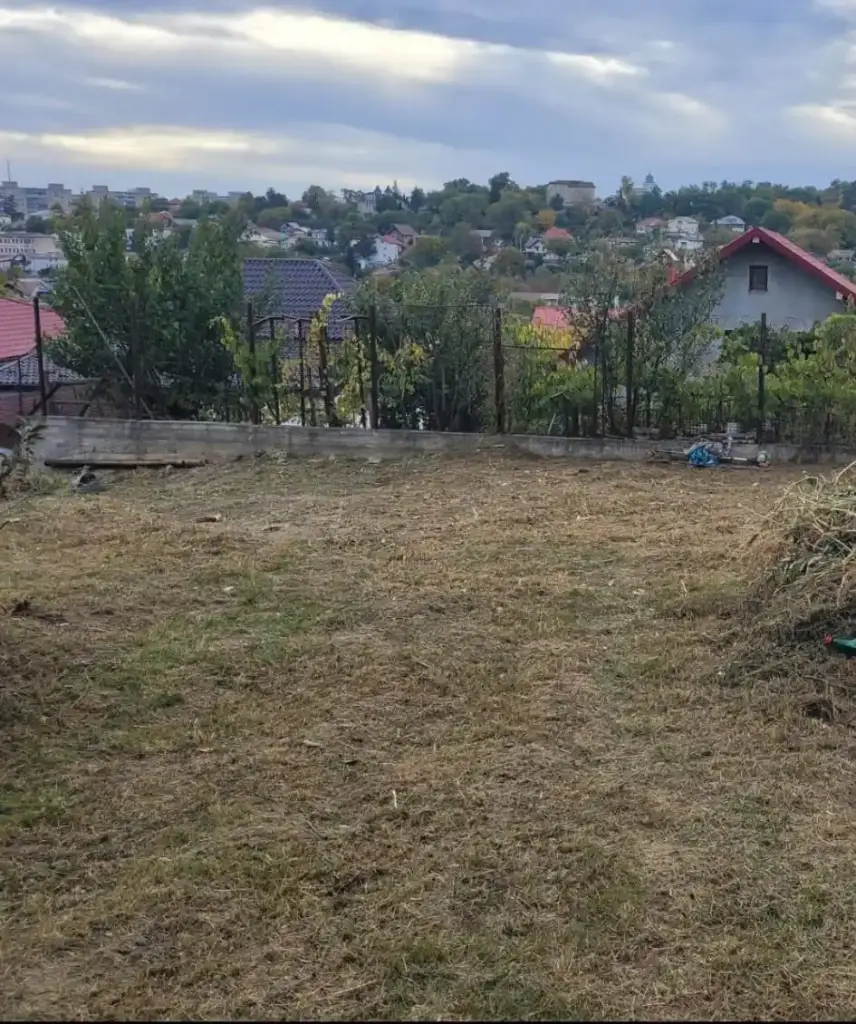 Teren intravilan – Podu de Fier / Str. Brândușa – 908 mp